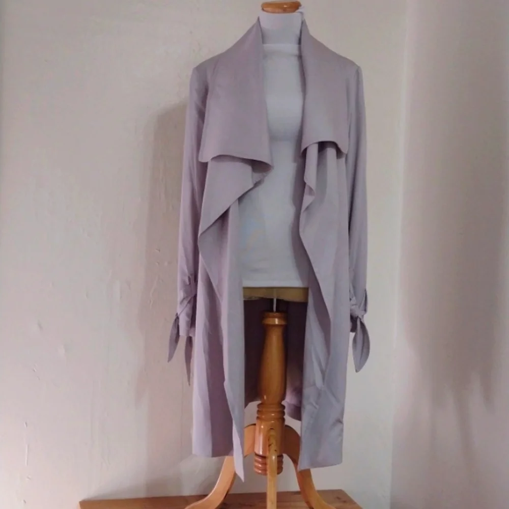 Tahari Gray Wrap Coat Size 6 NWT Missing Belt
